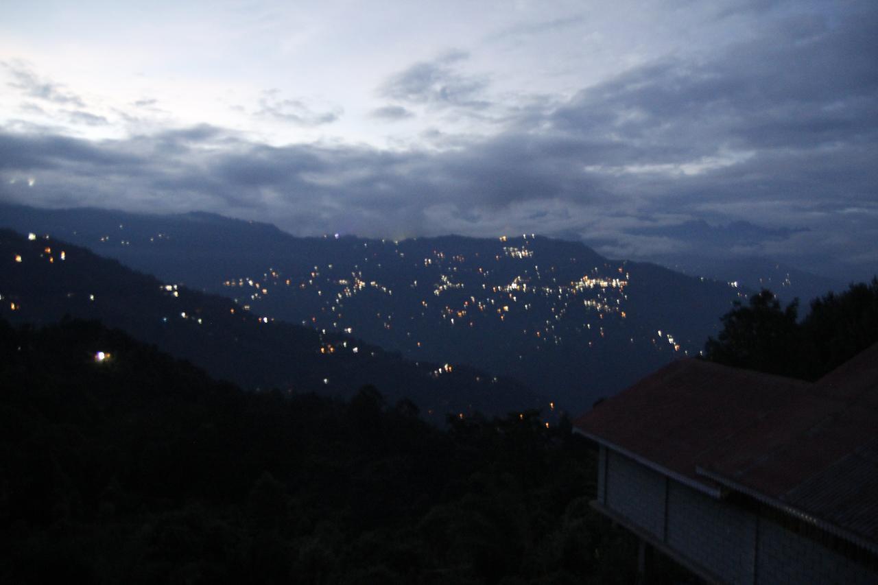 Vamoose Mandarin Village Resort Rinchenpong エクステリア 写真